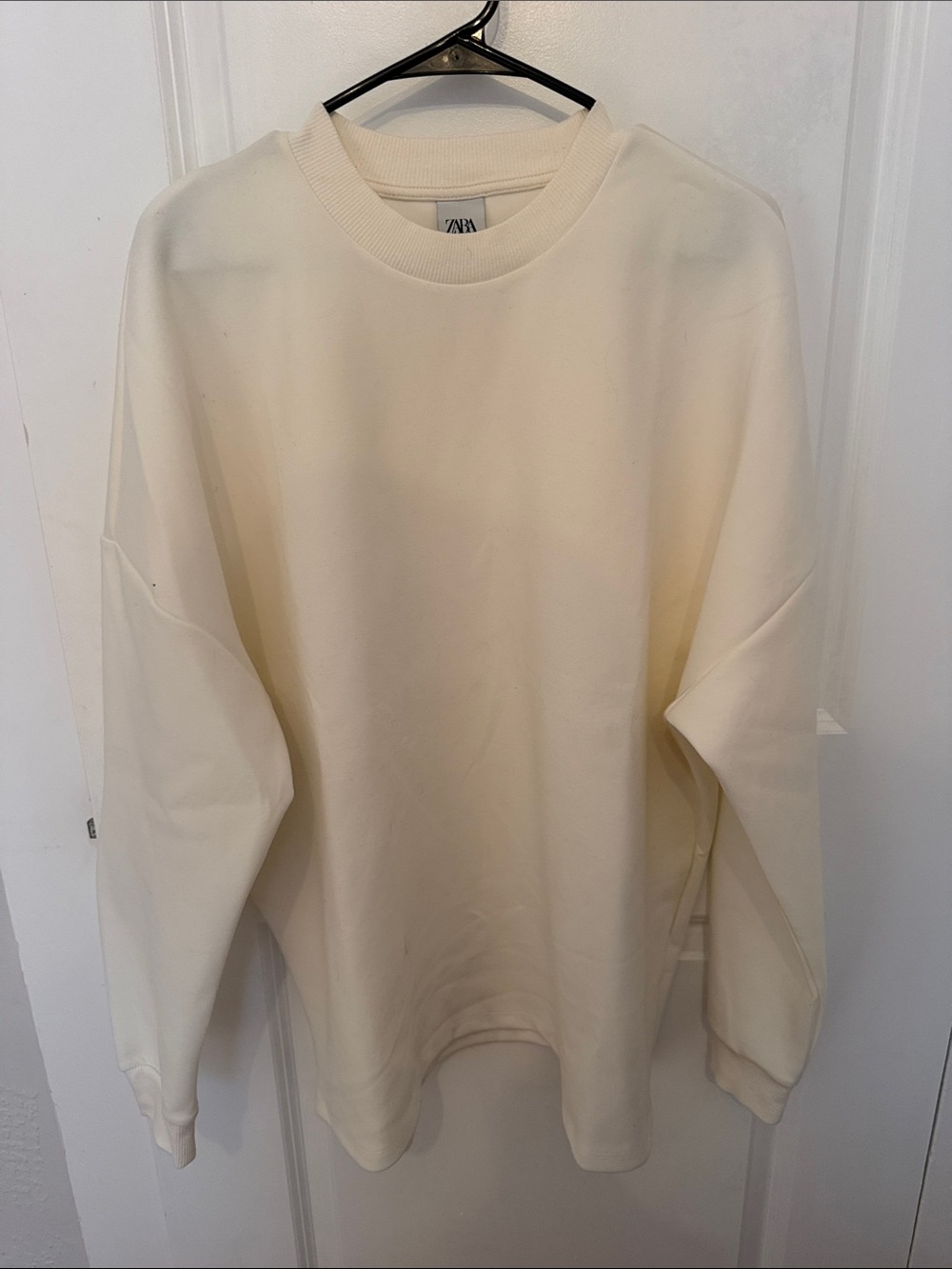 ZARA Men’s Off-White Crewneck Sweater